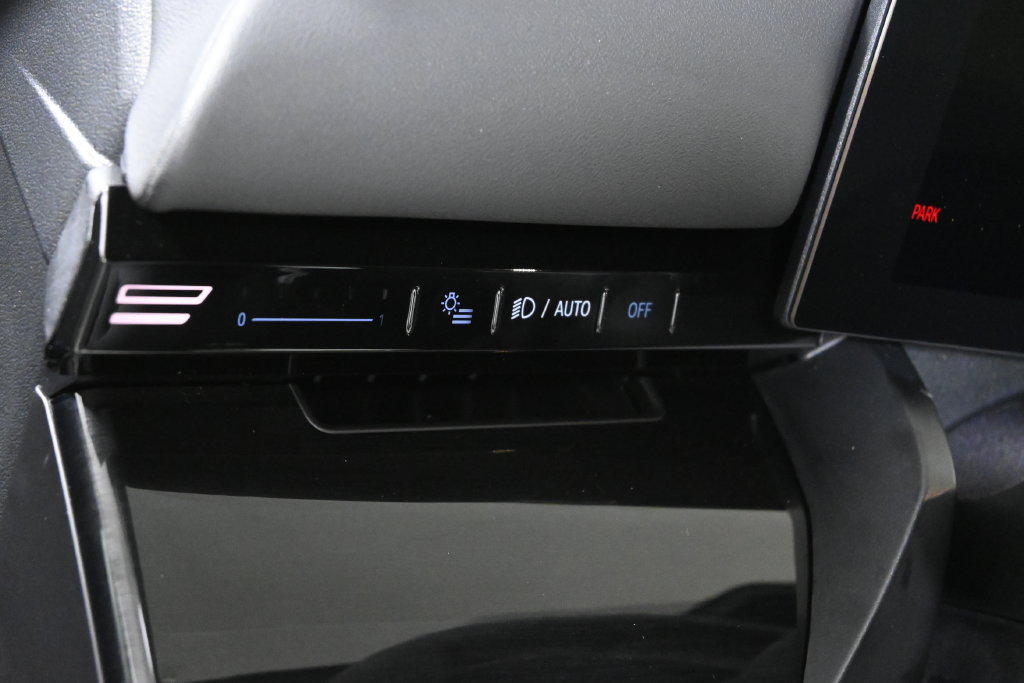Used 2026 BMW 530i xDrive w/ M Sport Package AWD/4WD image 26