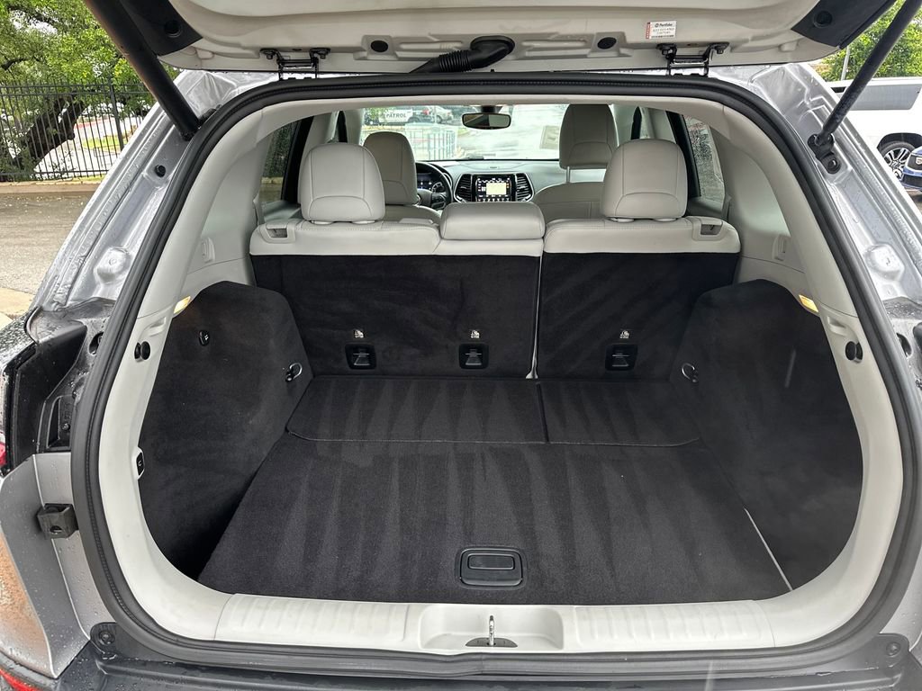 Used 2019 Jeep Cherokee Limited w/ Luxury Group AWD/4WD image 38