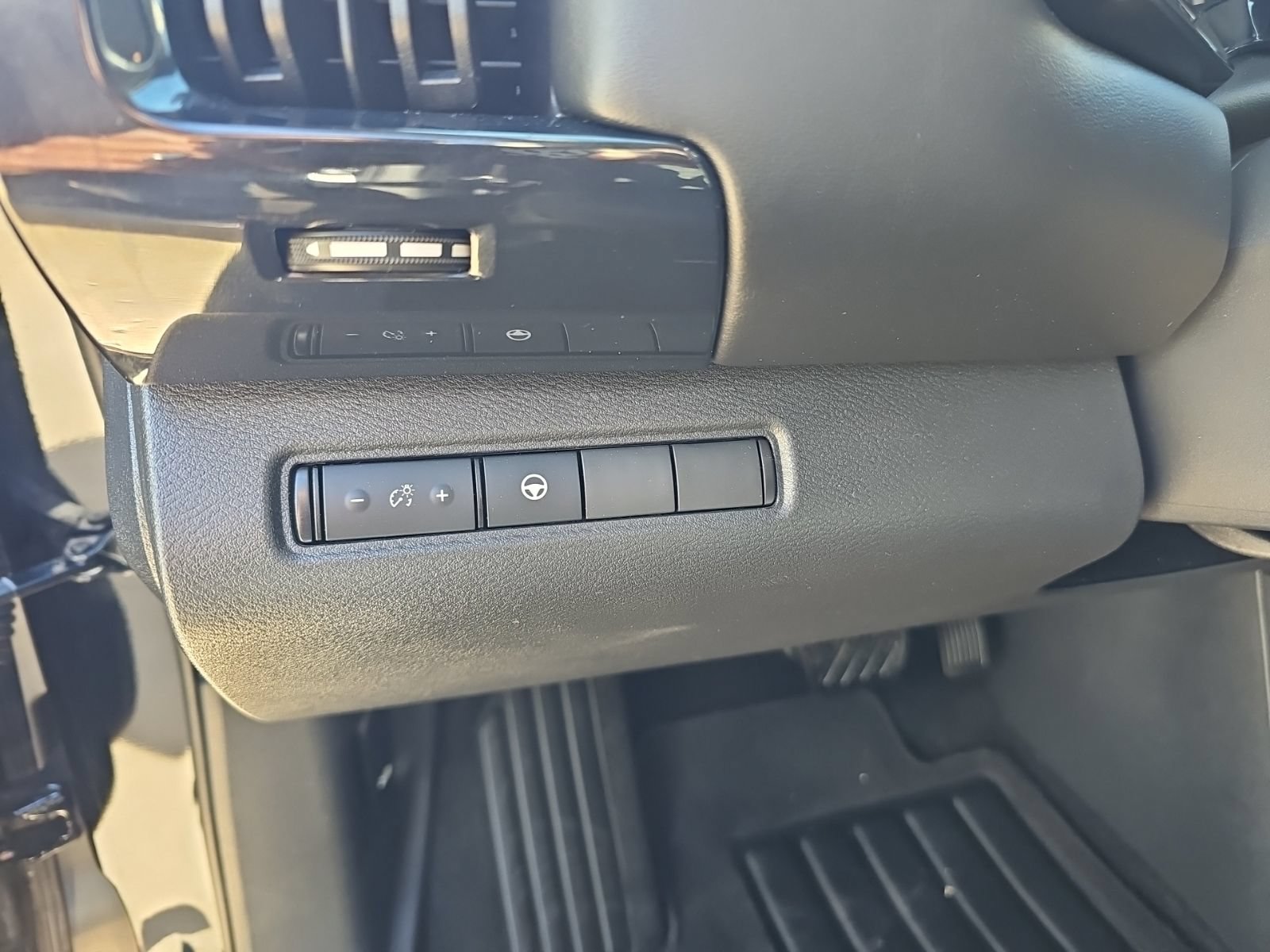 Used 2022 Nissan Pathfinder SV AWD/4WD image 13