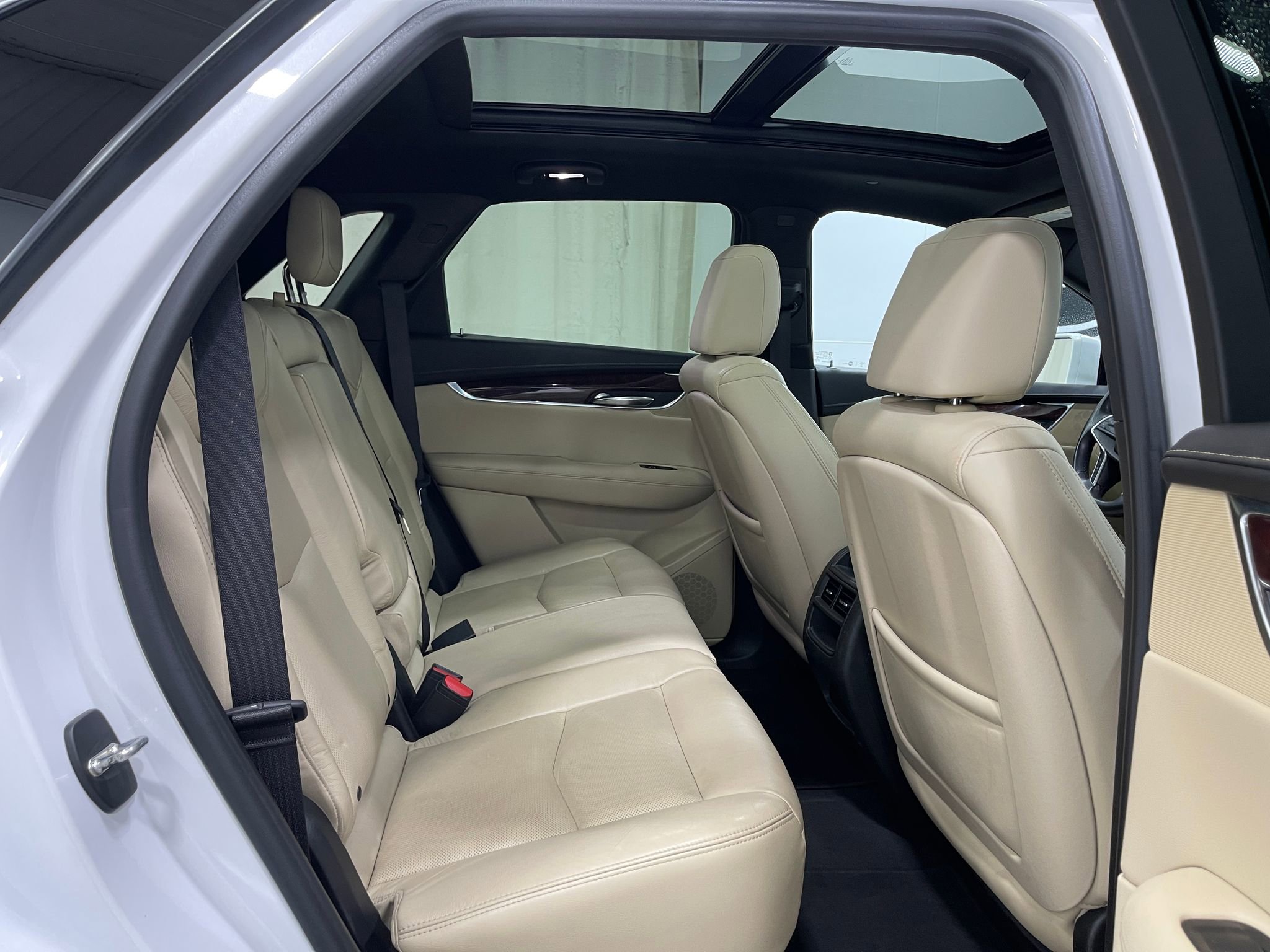 Used 2017 Cadillac XT5 Luxury w/ Driver Awareness Package image 31