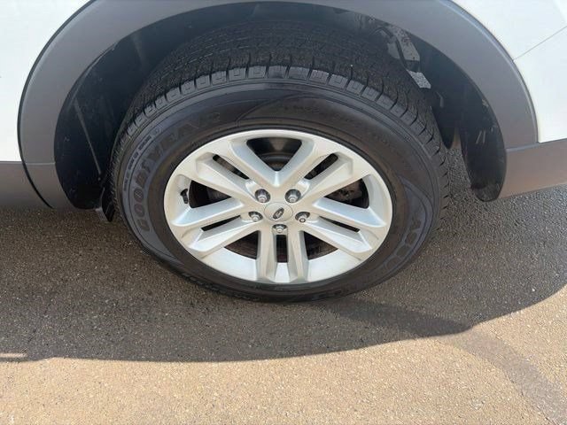 Used 2017 Ford Explorer XLT FWD image 44