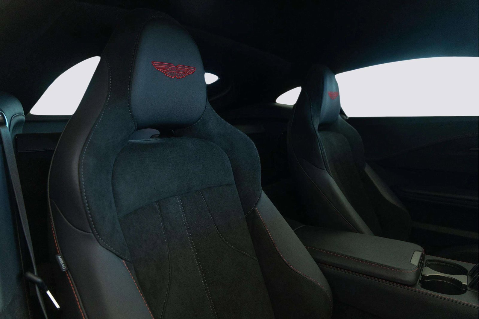 Used 2025 Aston Martin V8 Vantage Coupe image 41