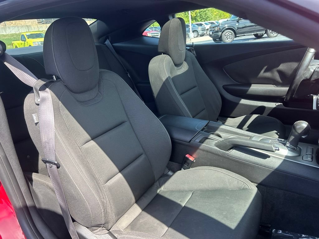 Used 2015 Chevrolet Camaro LT RWD image 27