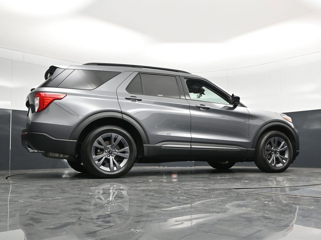 Used 2022 Ford Explorer XLT w/ Equipment Group 202A AWD/4WD image 46