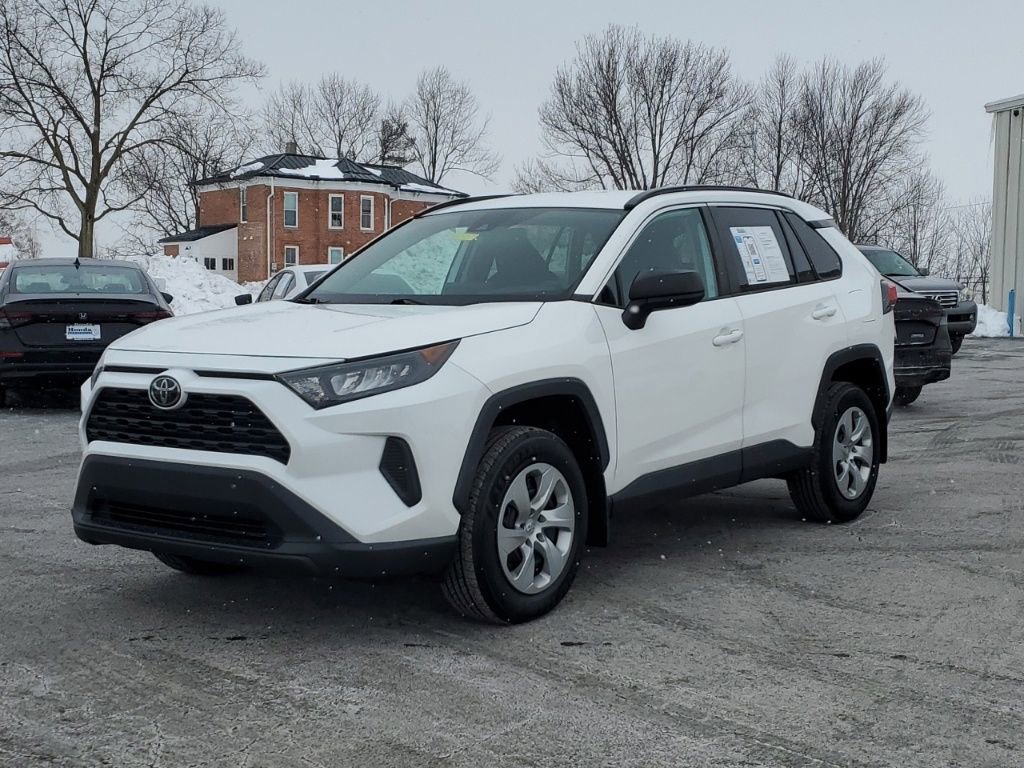 Used 2021 Toyota RAV4 LE image 3