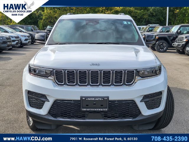 Certified 2025 Jeep Grand Cherokee Laredo AWD/4WD image 4