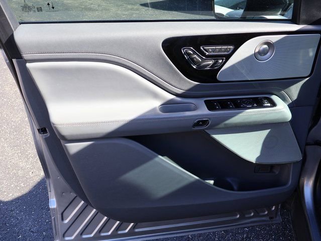 Used 2020 Lincoln Aviator Reserve w/ Equipment Group 201A image 22