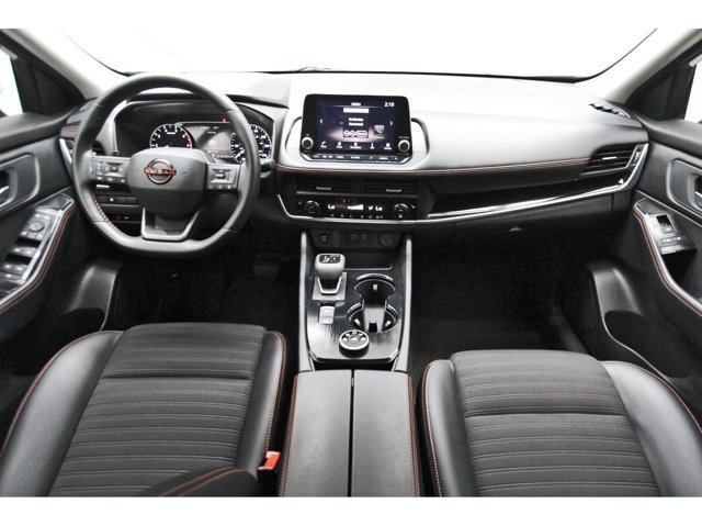 Used 2025 Nissan Rogue SV AWD/4WD image 9