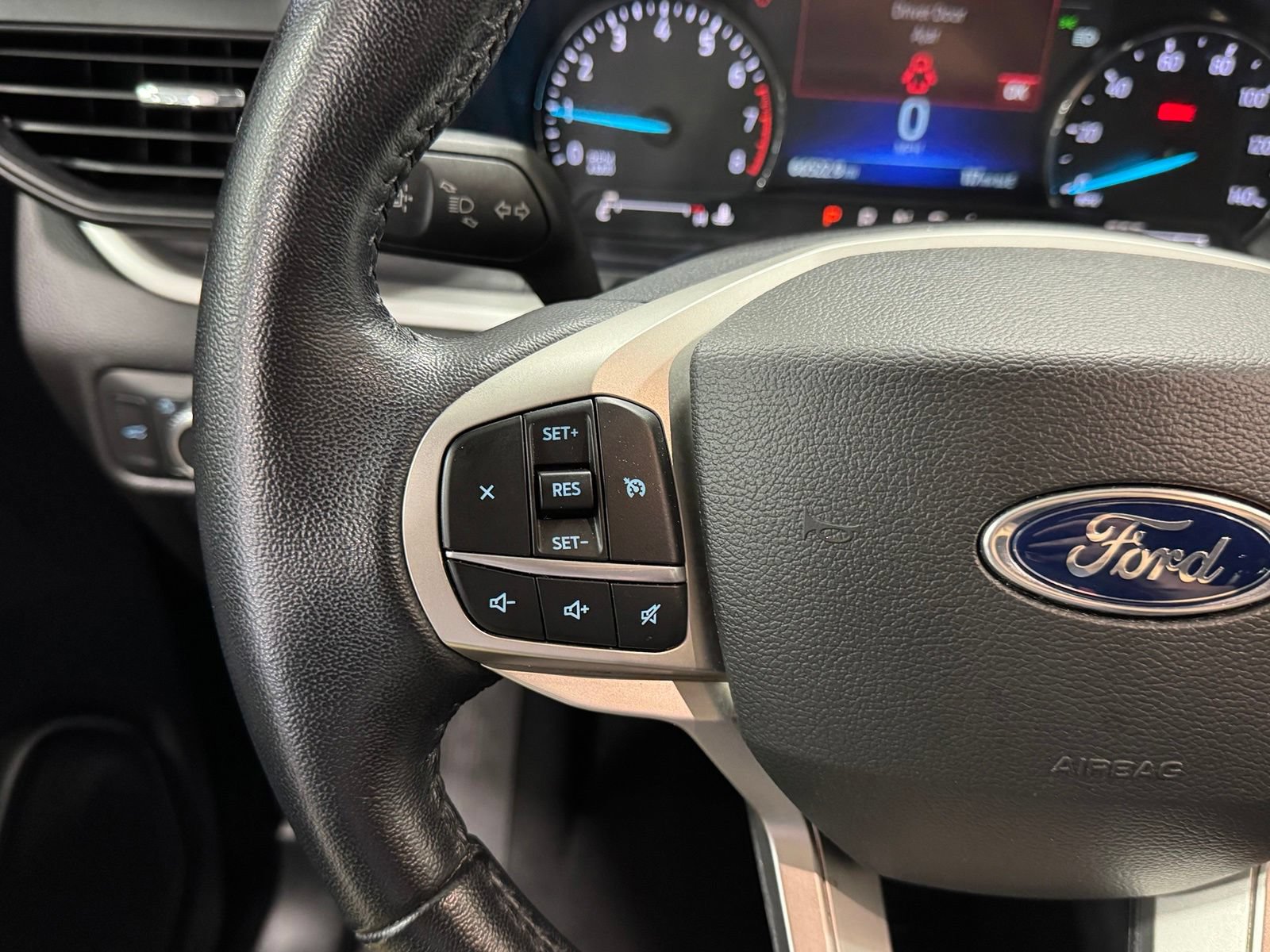 Used 2022 Ford Explorer XLT AWD/4WD image 21
