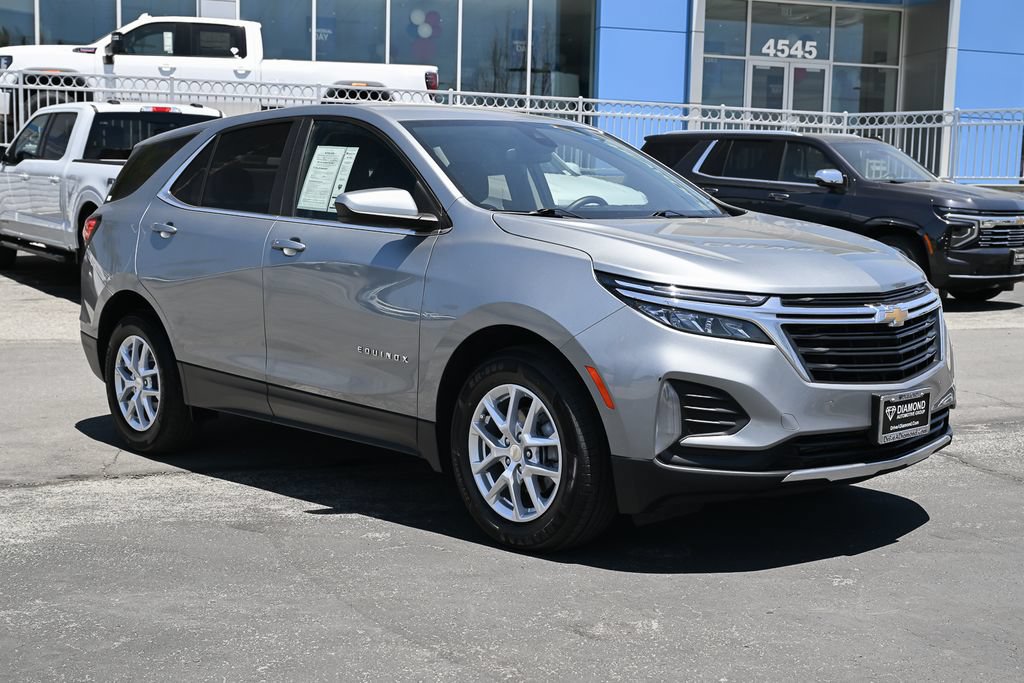 Used 2024 Chevrolet Equinox LT FWD image 2