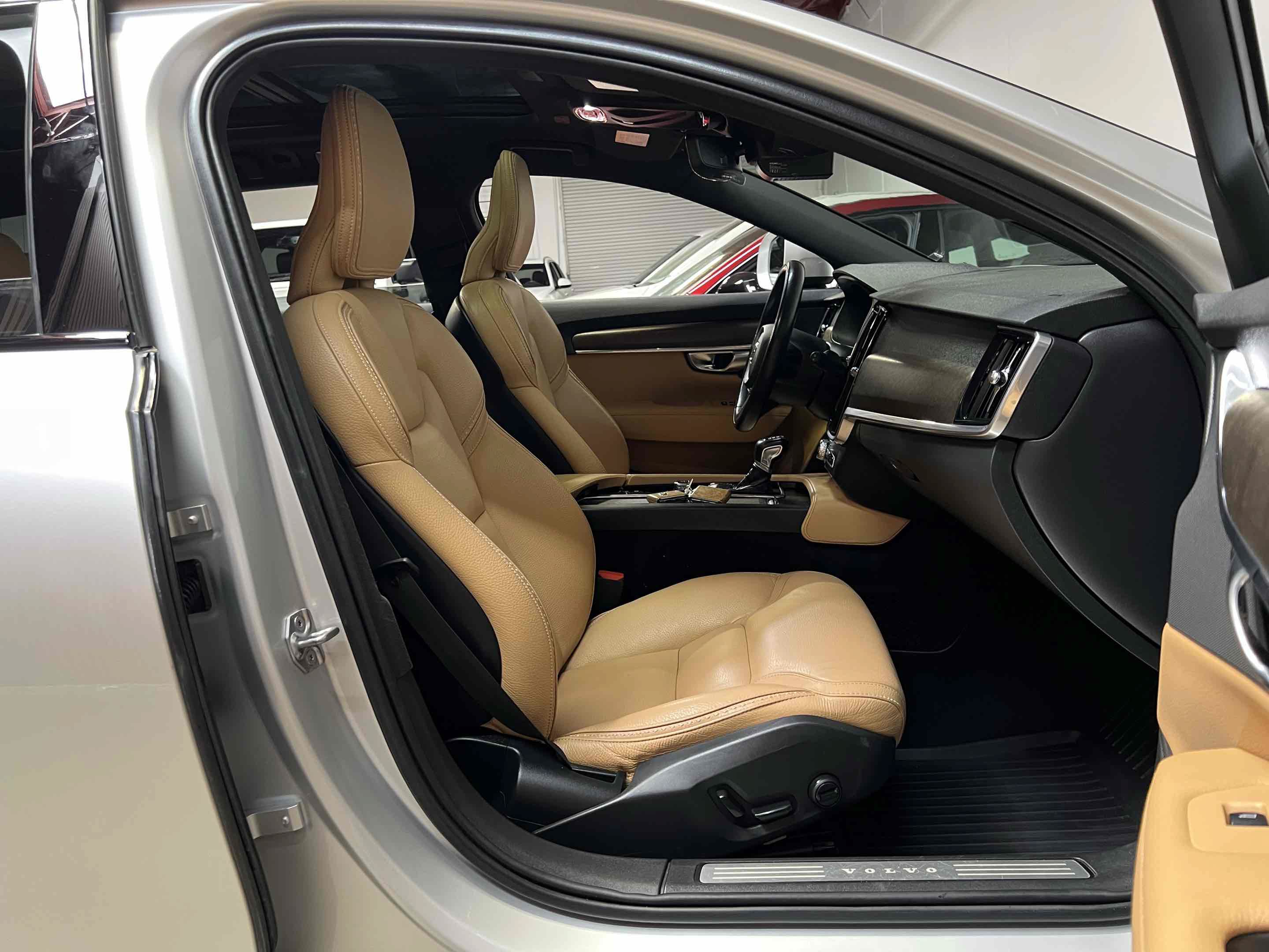 Used 2020 Volvo V90 T6 Cross Country AWD/4WD image 30