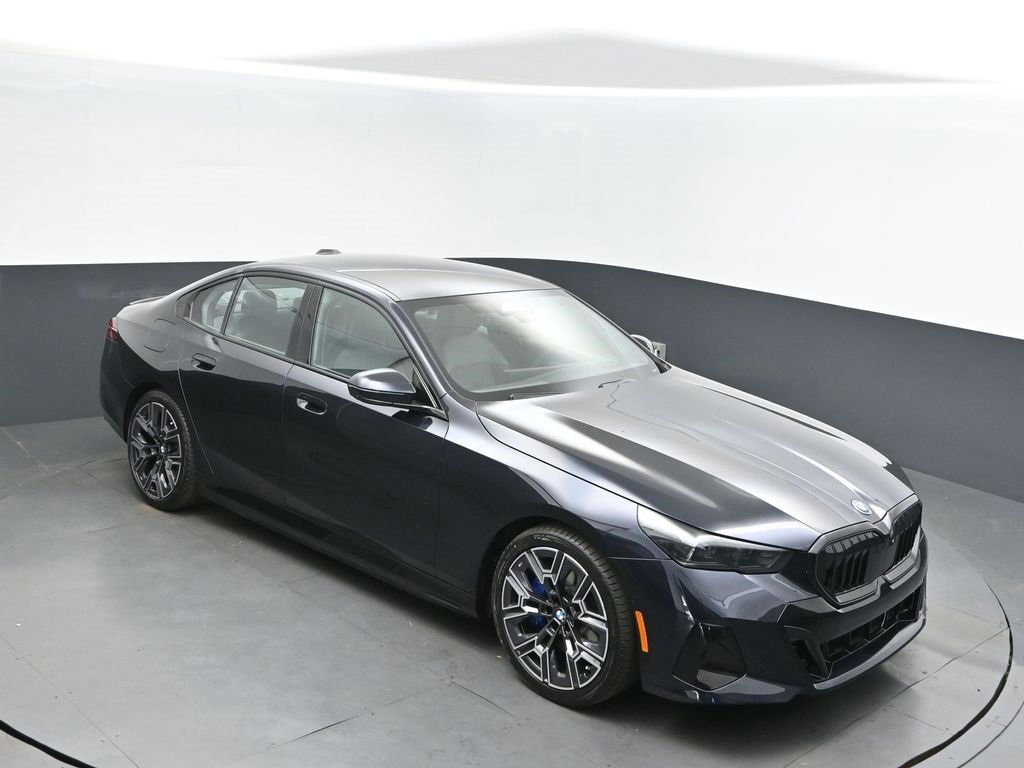 New 2026 BMW 550e xDrive w/ Premium Package