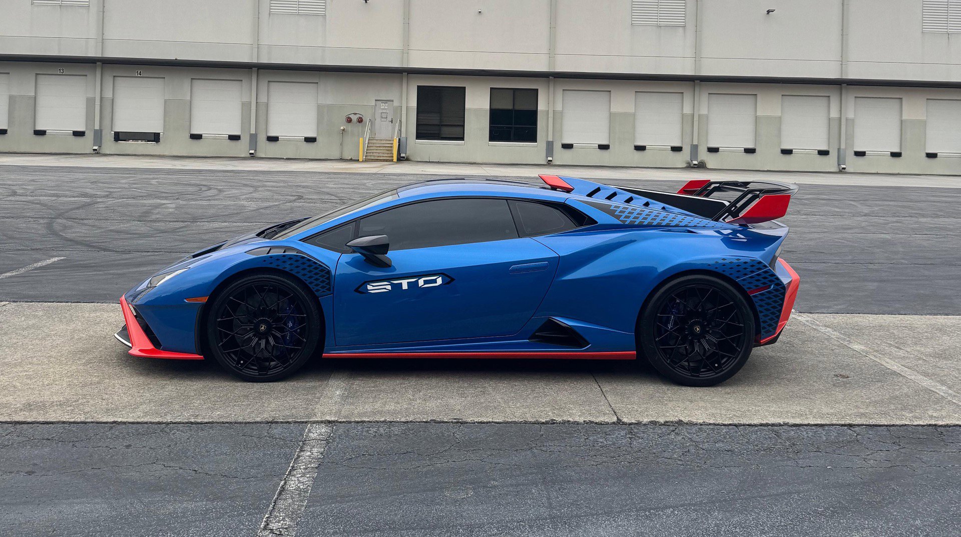Used 2022 Lamborghini Huracan STO image 6