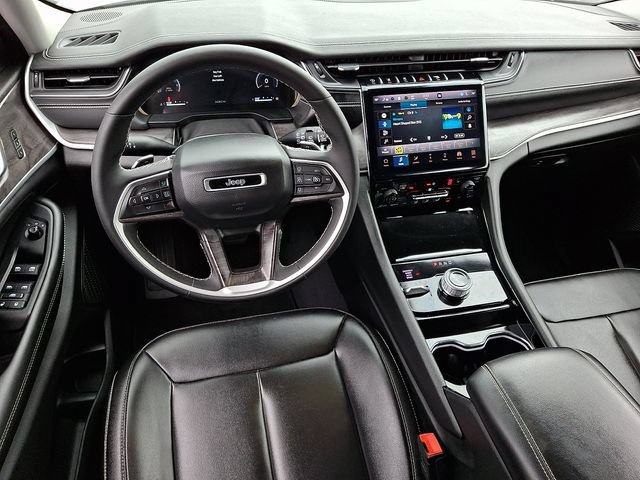 Used 2023 Jeep Grand Cherokee Limited AWD/4WD image 2