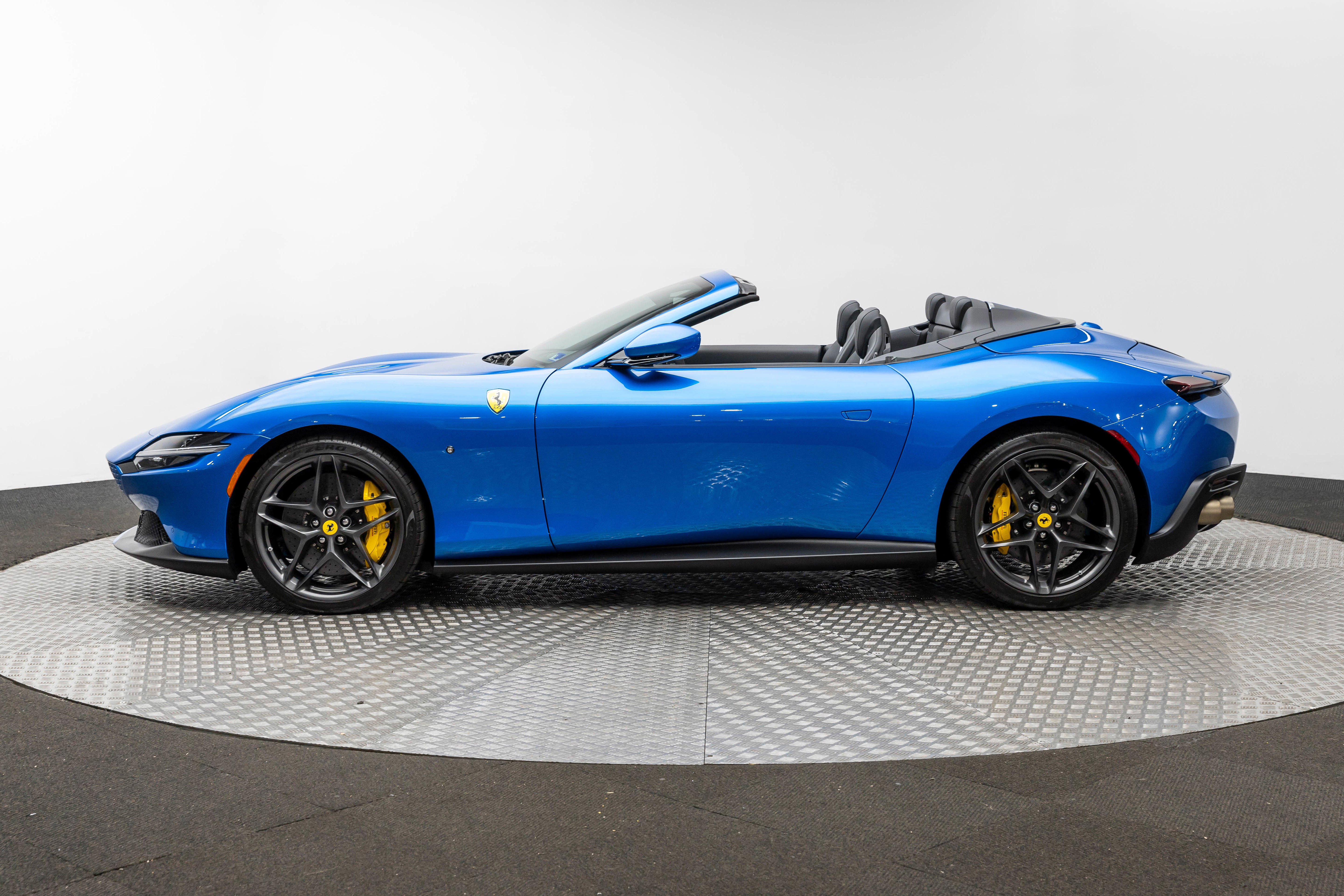 Certified 2025 Ferrari Roma Spider image 2