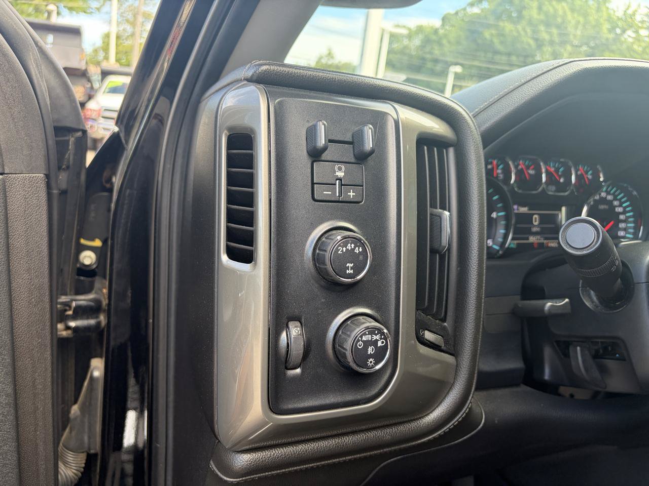 Used 2017 Chevrolet Silverado 2500 High Country w/ Duramax Plus Package AWD/4WD image 27