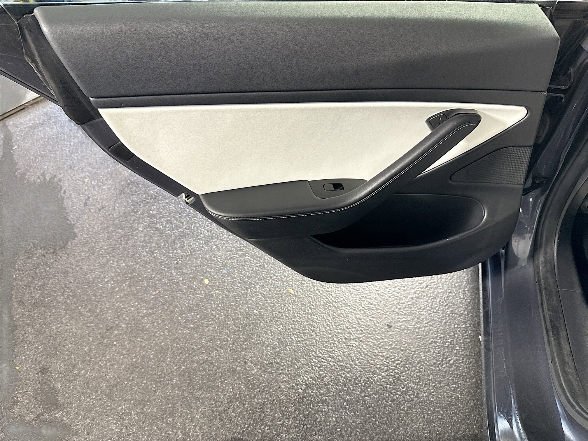 Used 2020 Tesla Model 3 Standard Range RWD image 25