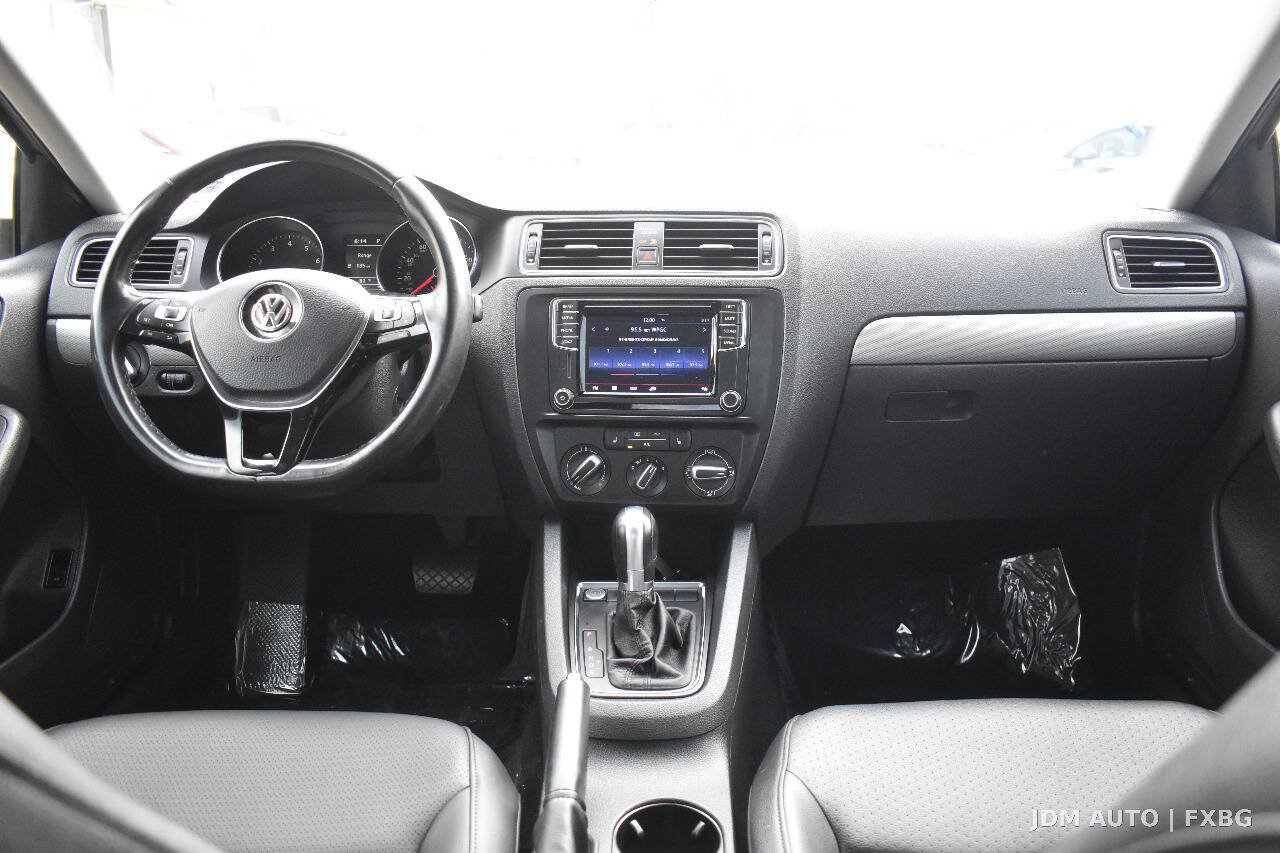 Used 2017 Volkswagen Jetta SE FWD image 17