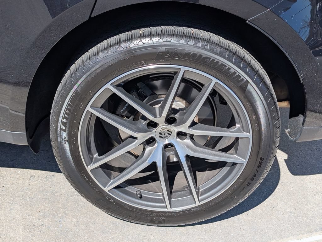 Certified 2025 Porsche Macan AWD/4WD image 30