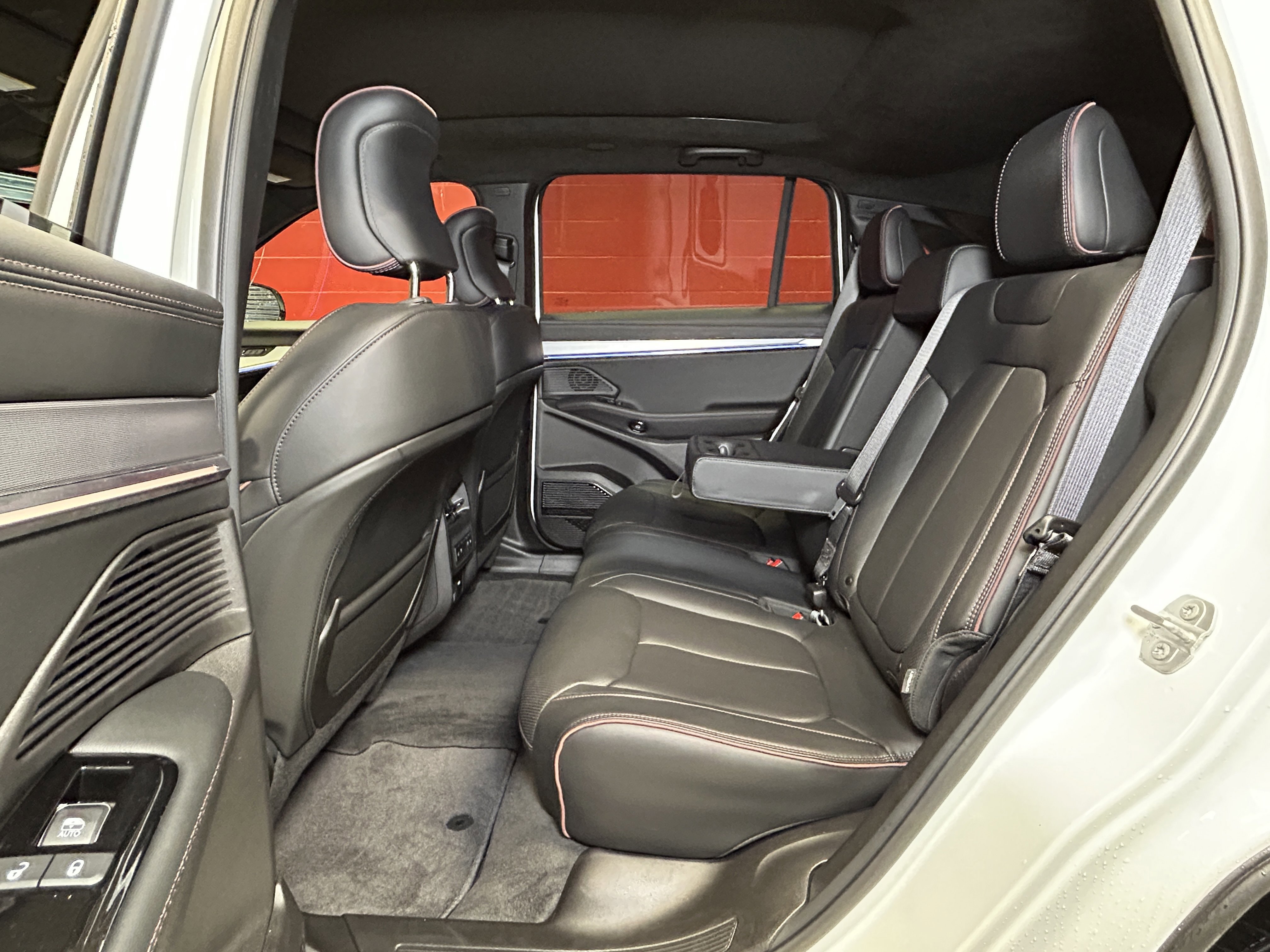 Used 2024 Jeep Wagoneer Launch Edition AWD/4WD image 37