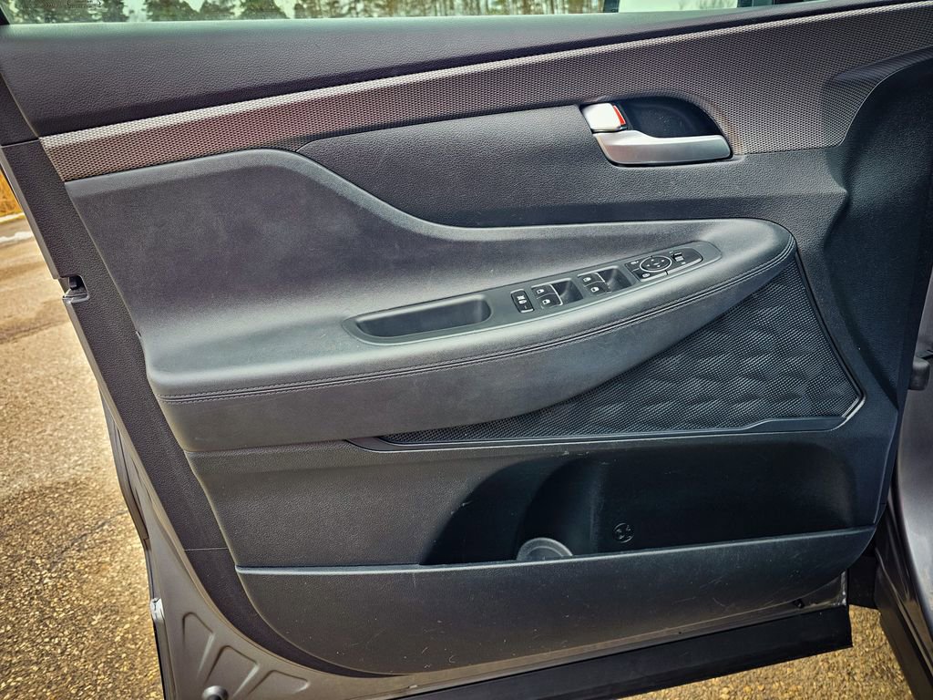 Used 2019 Hyundai Santa Fe SE image 9