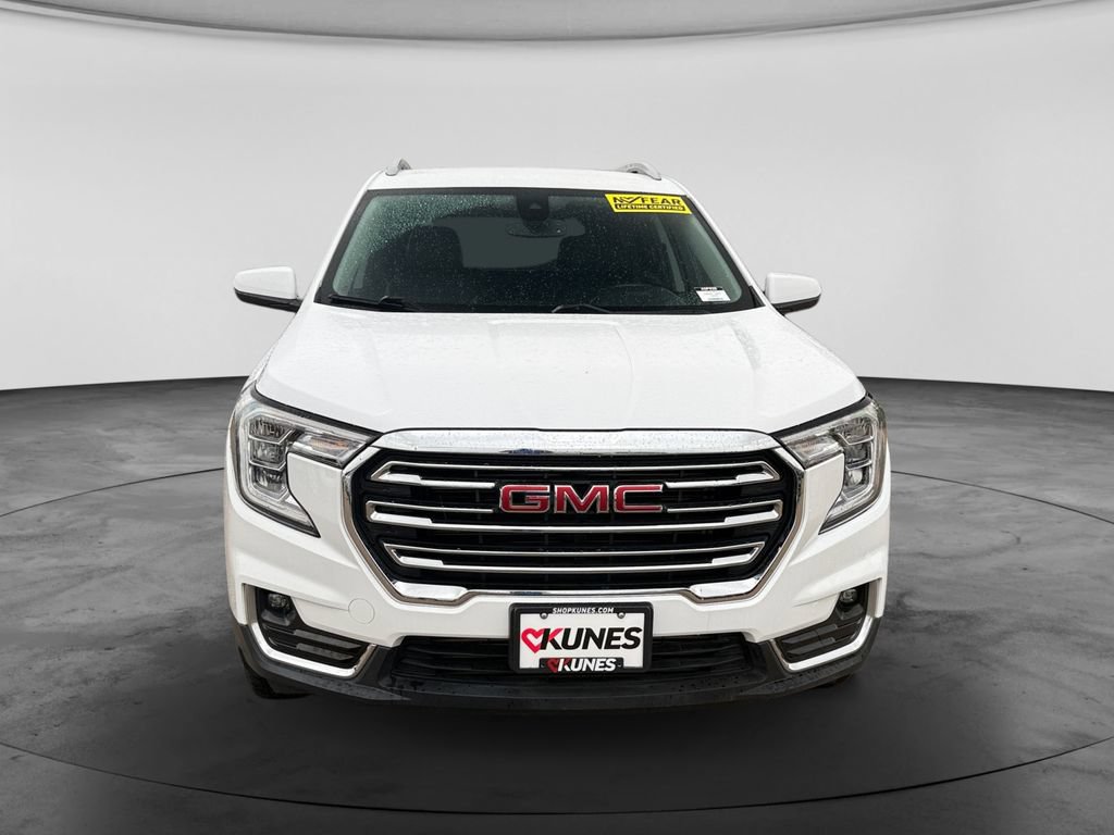 Used 2024 GMC Terrain SLT AWD/4WD image 3