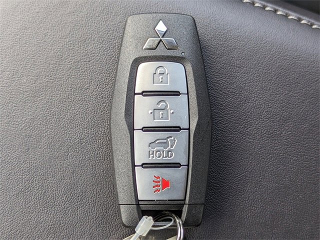 New 2025 Mitsubishi Outlander SE image 33