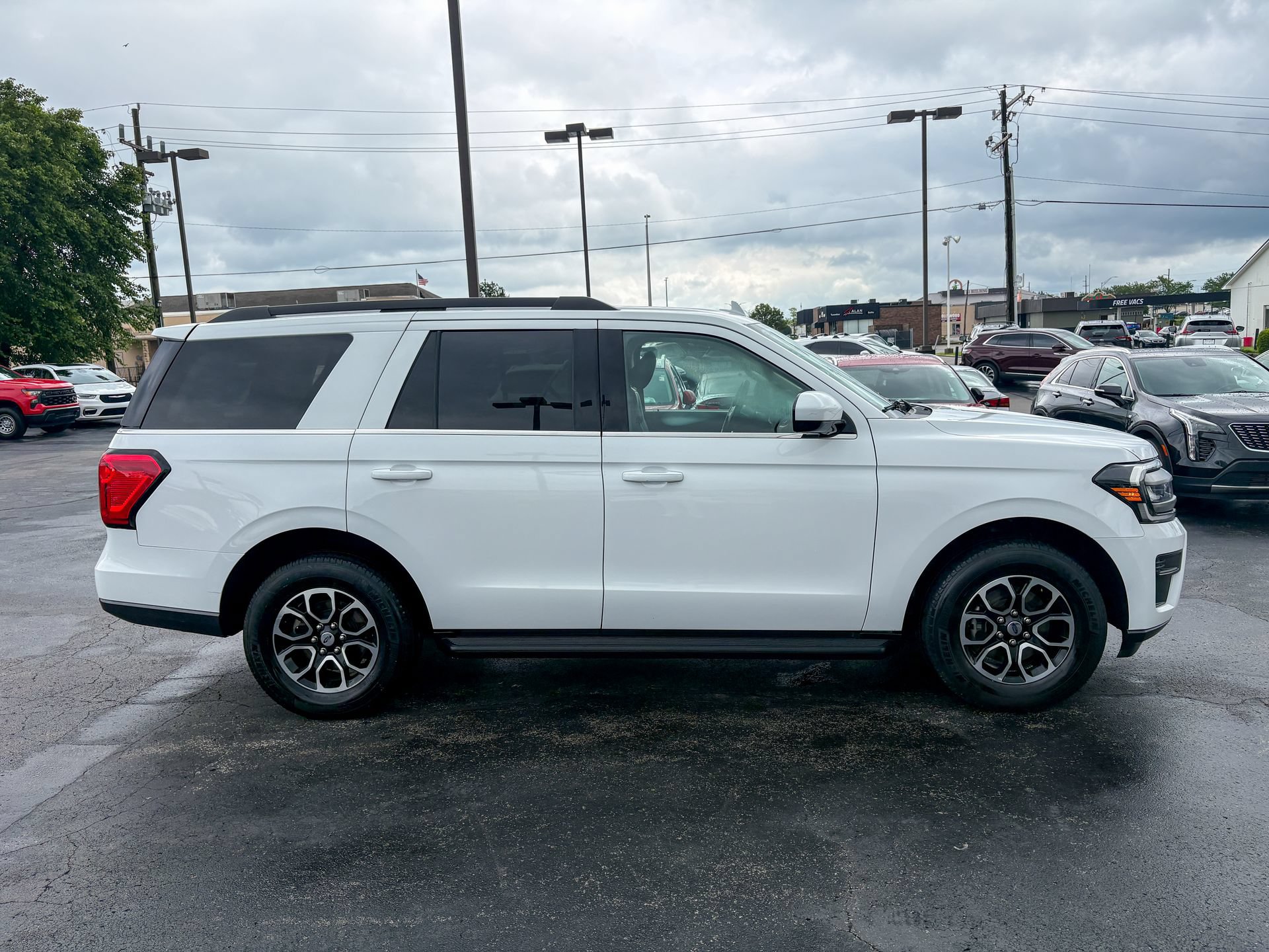Used 2024 Ford Expedition XLT AWD/4WD image 20