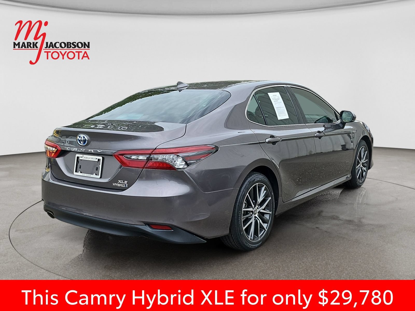 Used 2023 Toyota Camry XLE FWD image 9