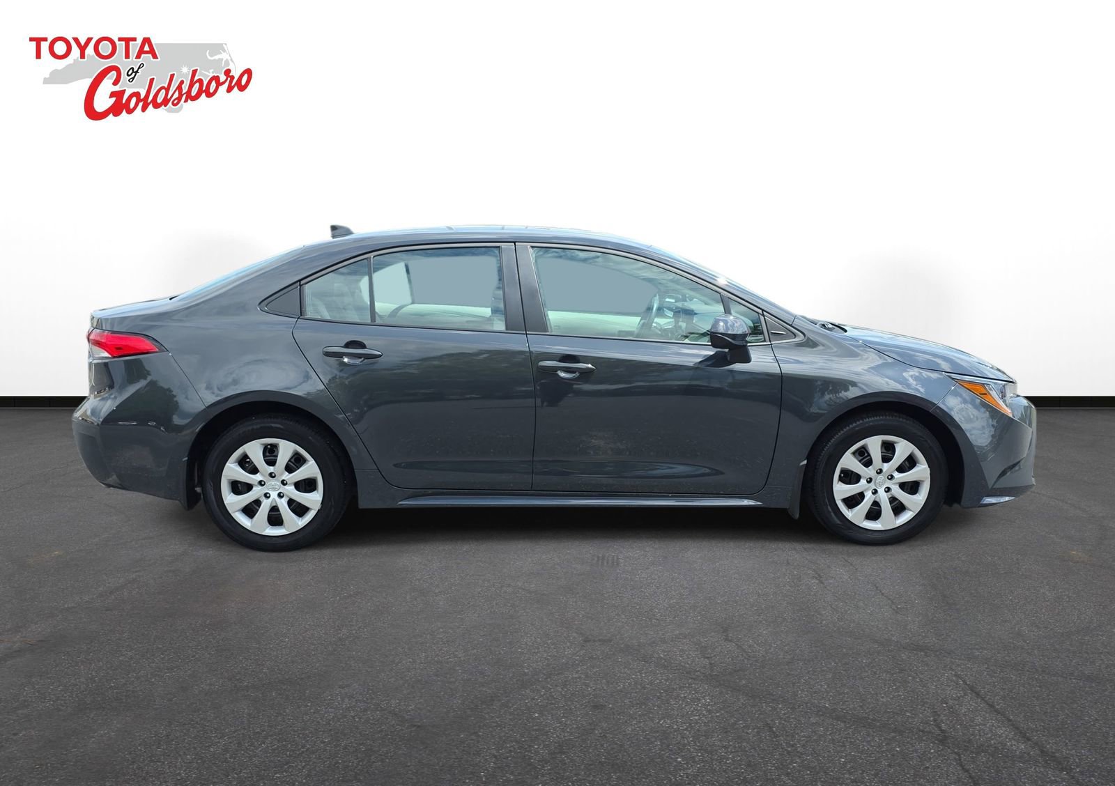 Used 2025 Toyota Corolla LE FWD image 4