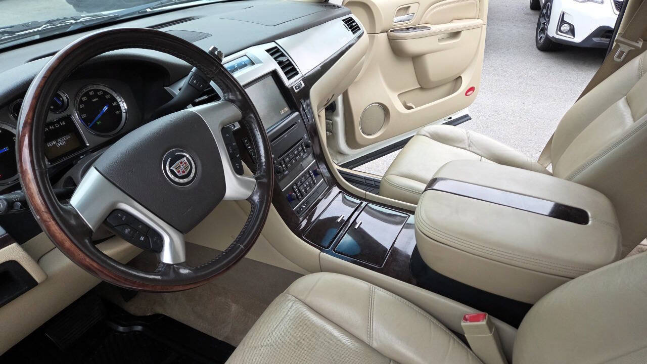 Used 2010 Cadillac Escalade ESV Luxury AWD/4WD image 29