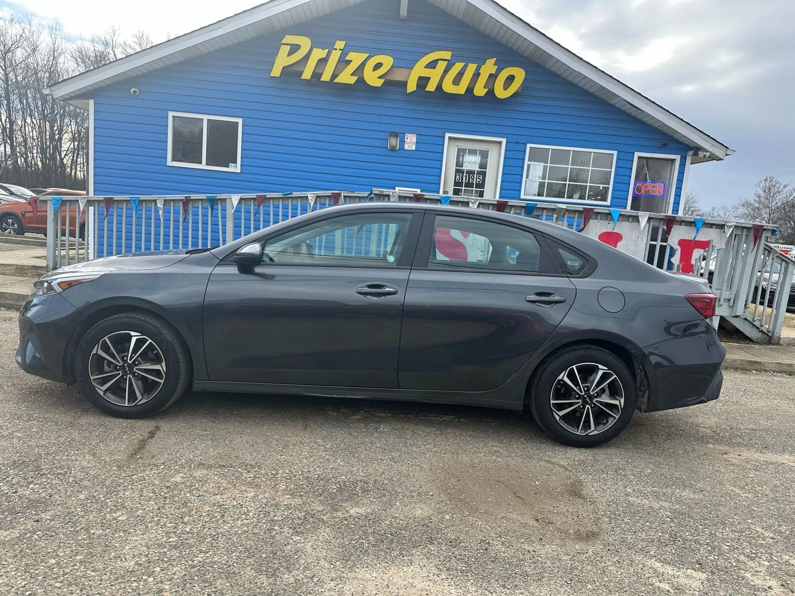 Used 2023 Kia Forte LXS image 3