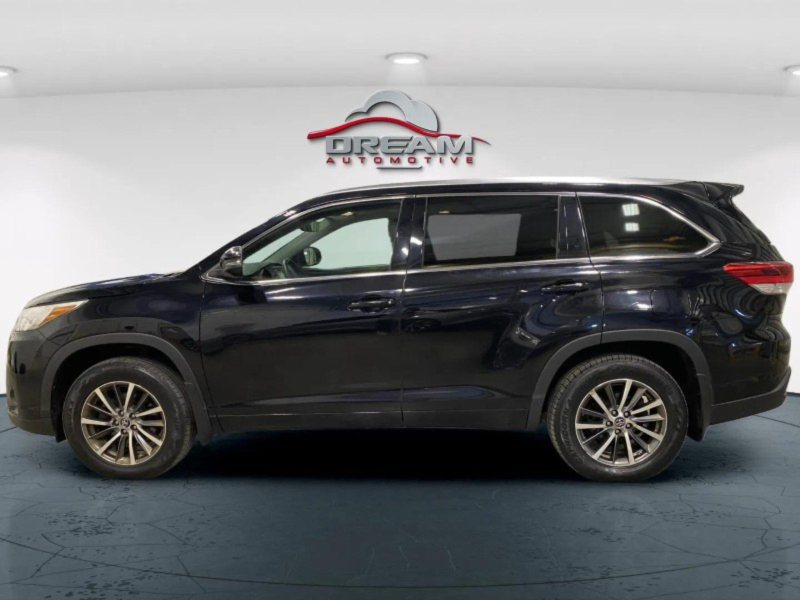 Used 2017 Toyota Highlander XLE AWD/4WD image 22