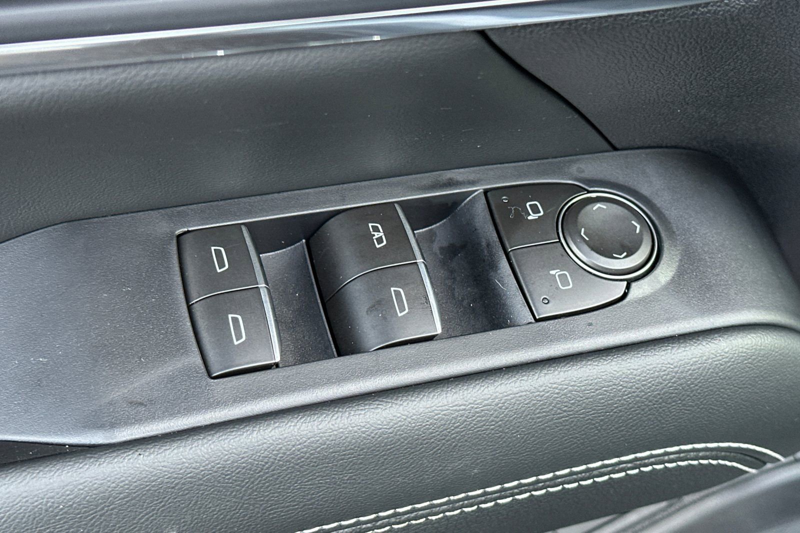 New 2026 GMC Terrain Denali w/ LPO, Floor Liner Package image 11