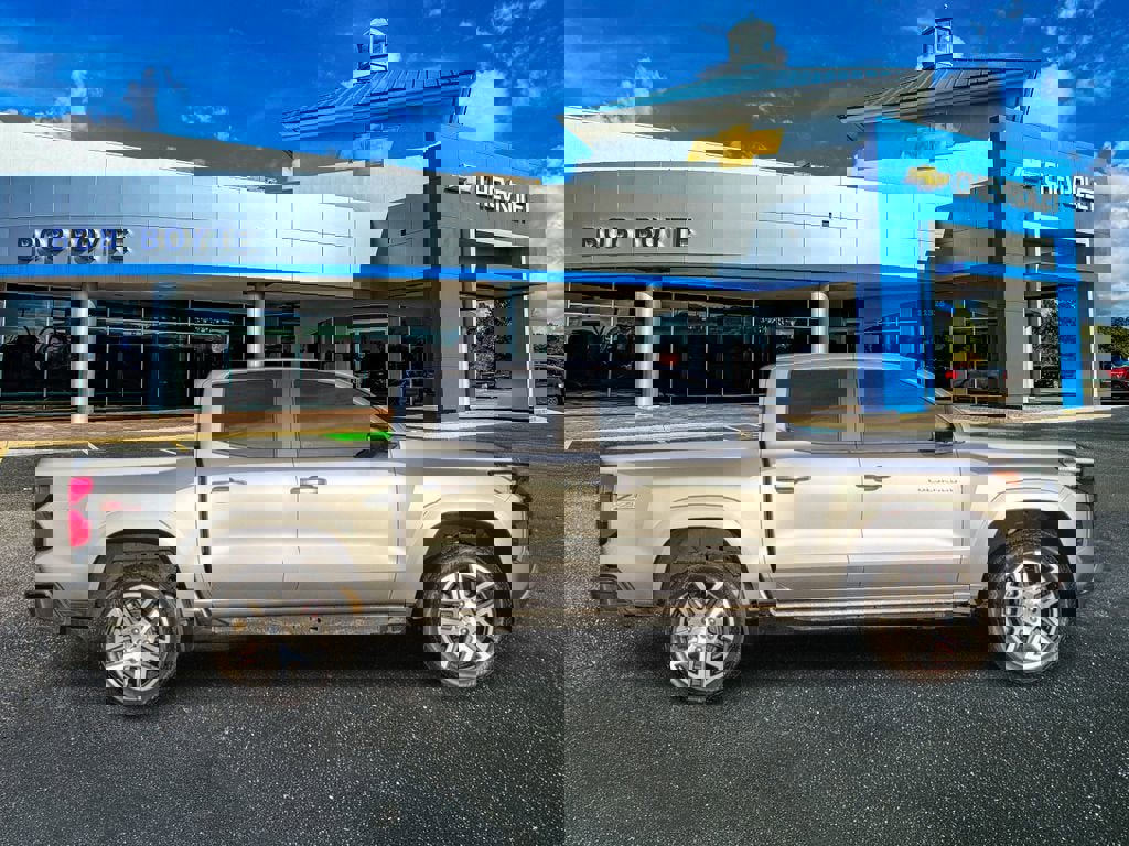 Certified 2024 Chevrolet Colorado Z71 w/ Z71 Convenience Package 2 AWD/4WD image 2