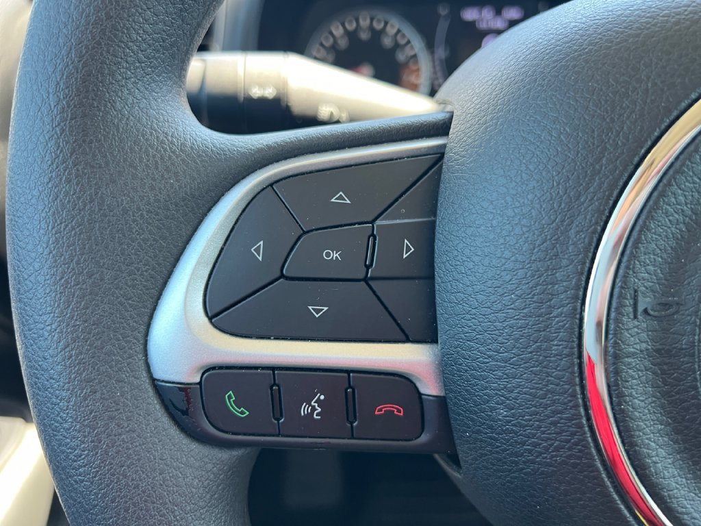 Used 2023 Jeep Renegade Latitude AWD/4WD image 12