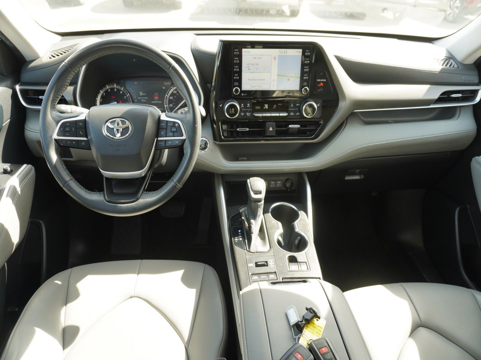 Used 2022 Toyota Highlander XLE video 2