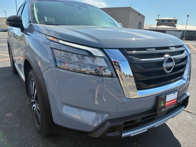 Certified 2025 Nissan Pathfinder Platinum w/ Cargo Package FWD image 8