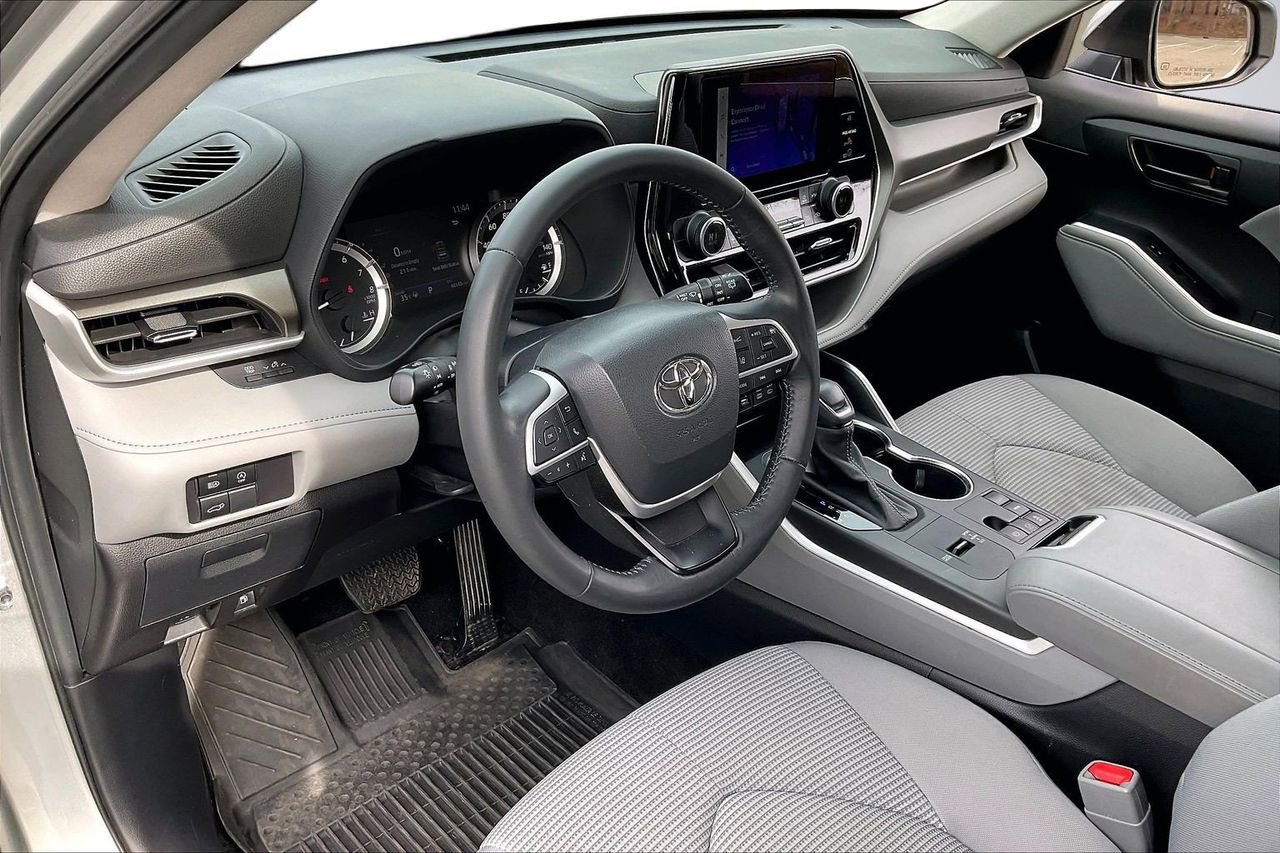 Used 2023 Toyota Highlander LE image 20