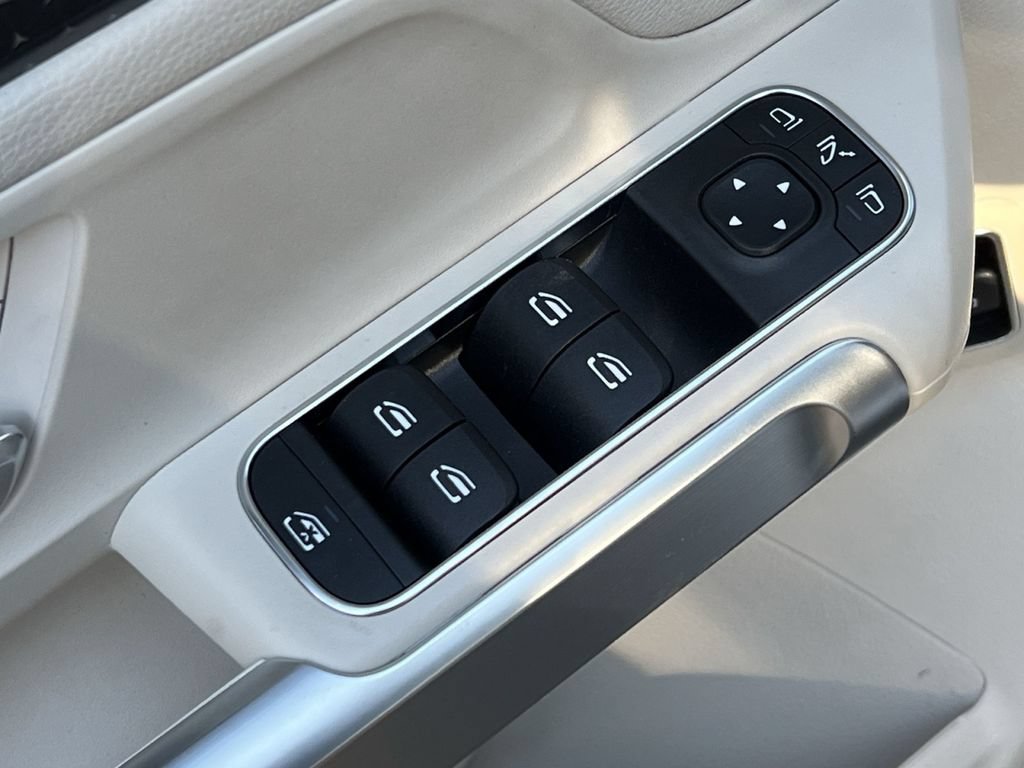 Used 2026 Mercedes-Benz GLB 250 4MATIC image 13