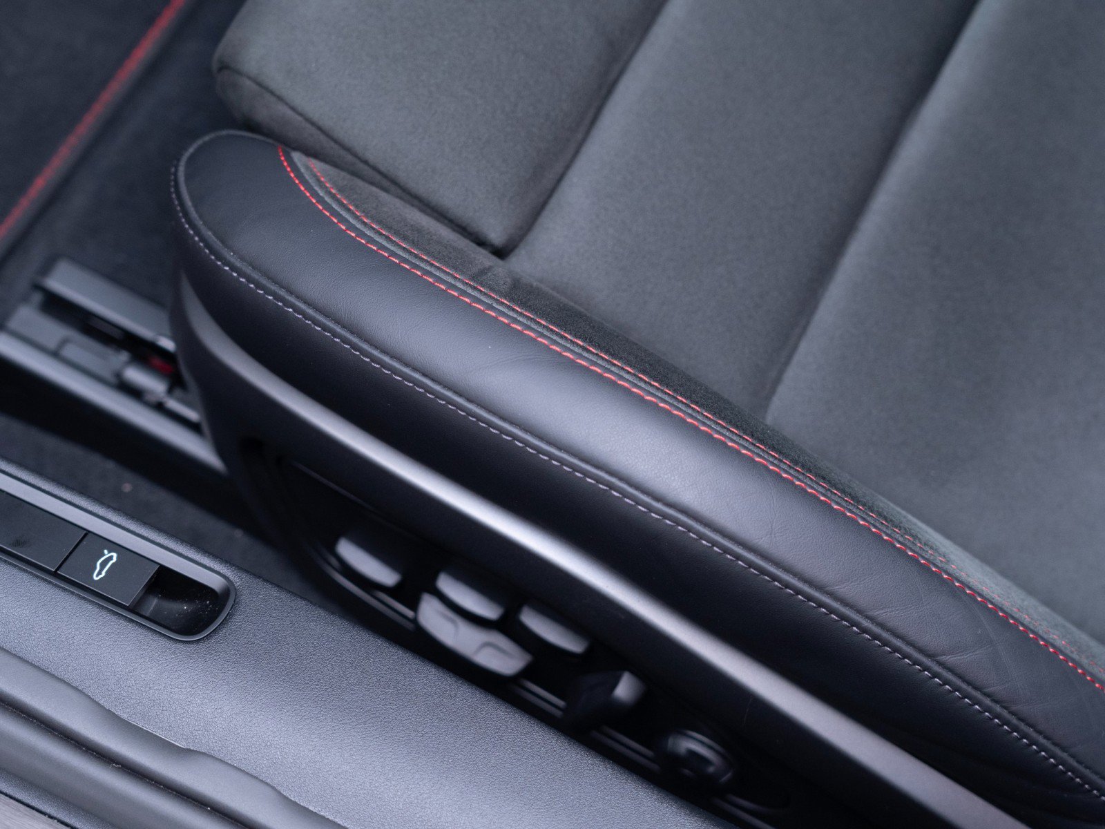 Certified 2025 Porsche 911 Targa 4 GTS image 19