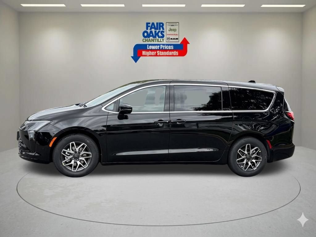 New 2027 Chrysler Pacifica Limited FWD image 10