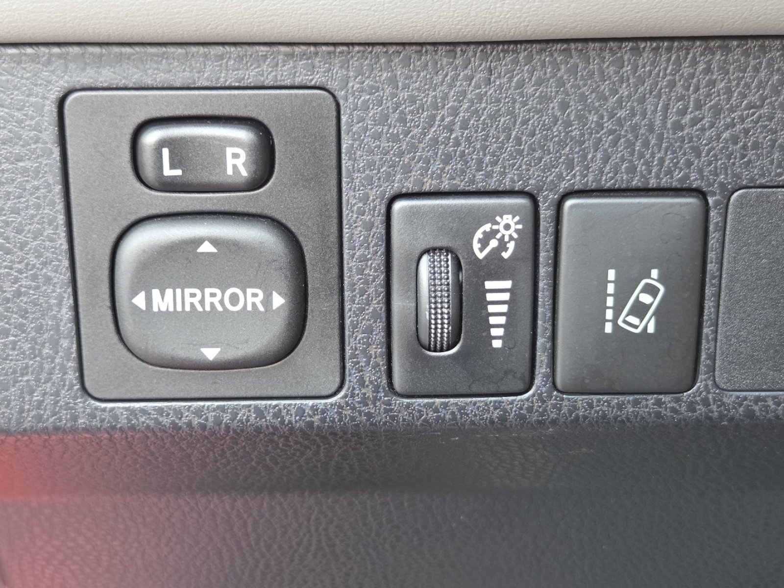 Used 2017 Toyota RAV4 Limited w/ Advanced Technology Package AWD/4WD image 13