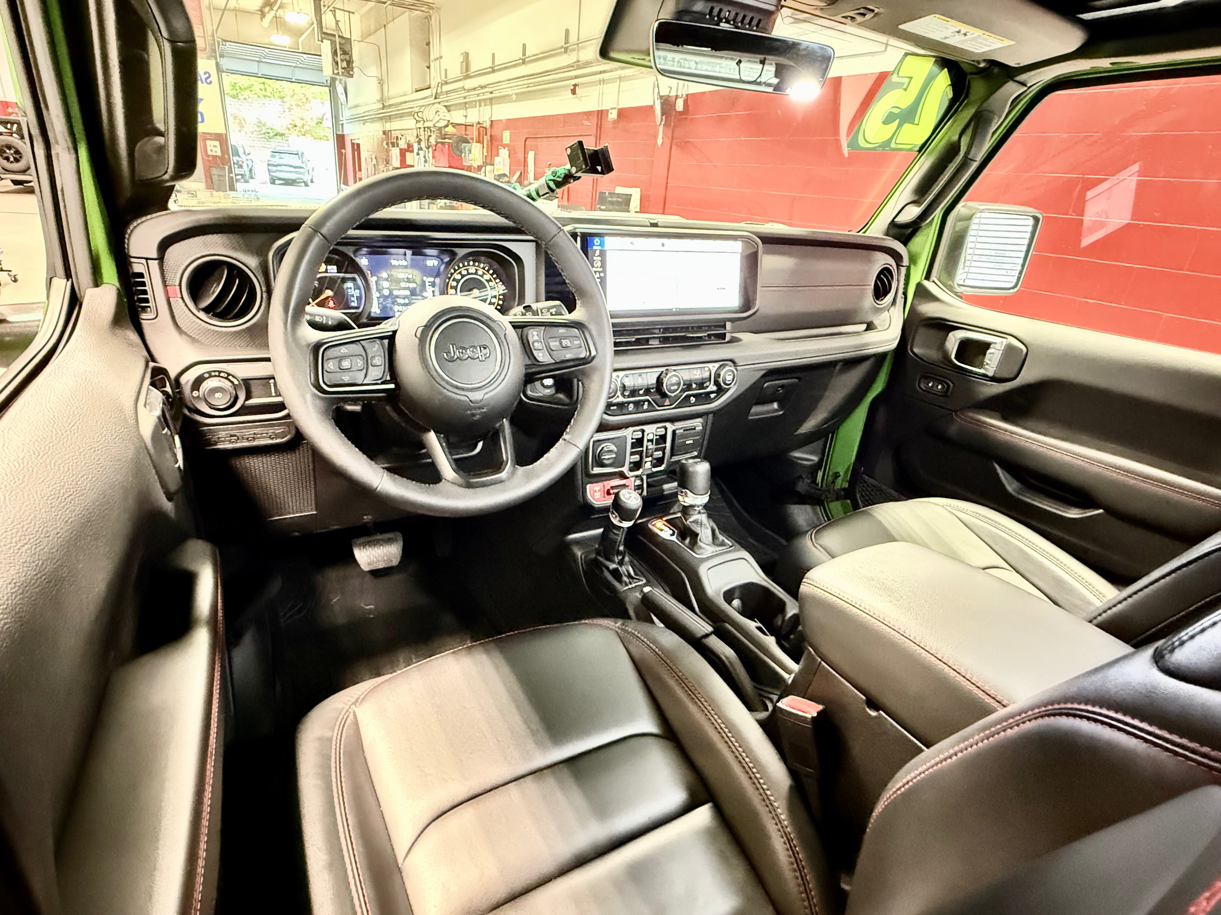 Certified 2025 Jeep Wrangler Unlimited Rubicon AWD/4WD image 18