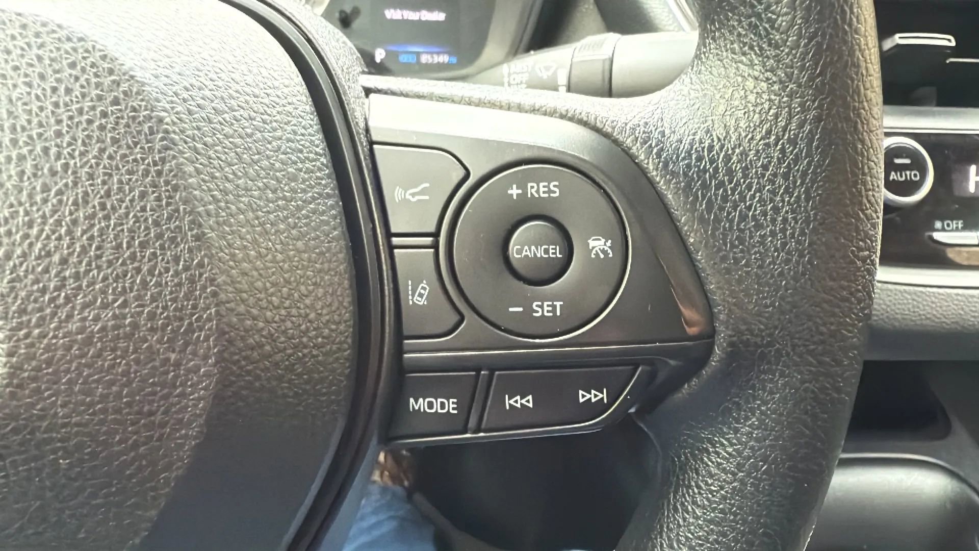 Used 2021 Toyota Corolla LE image 11