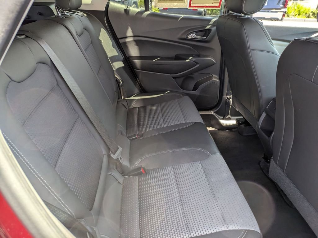 Used 2025 Chevrolet Trax LT w/ LT Convenience Package image 29