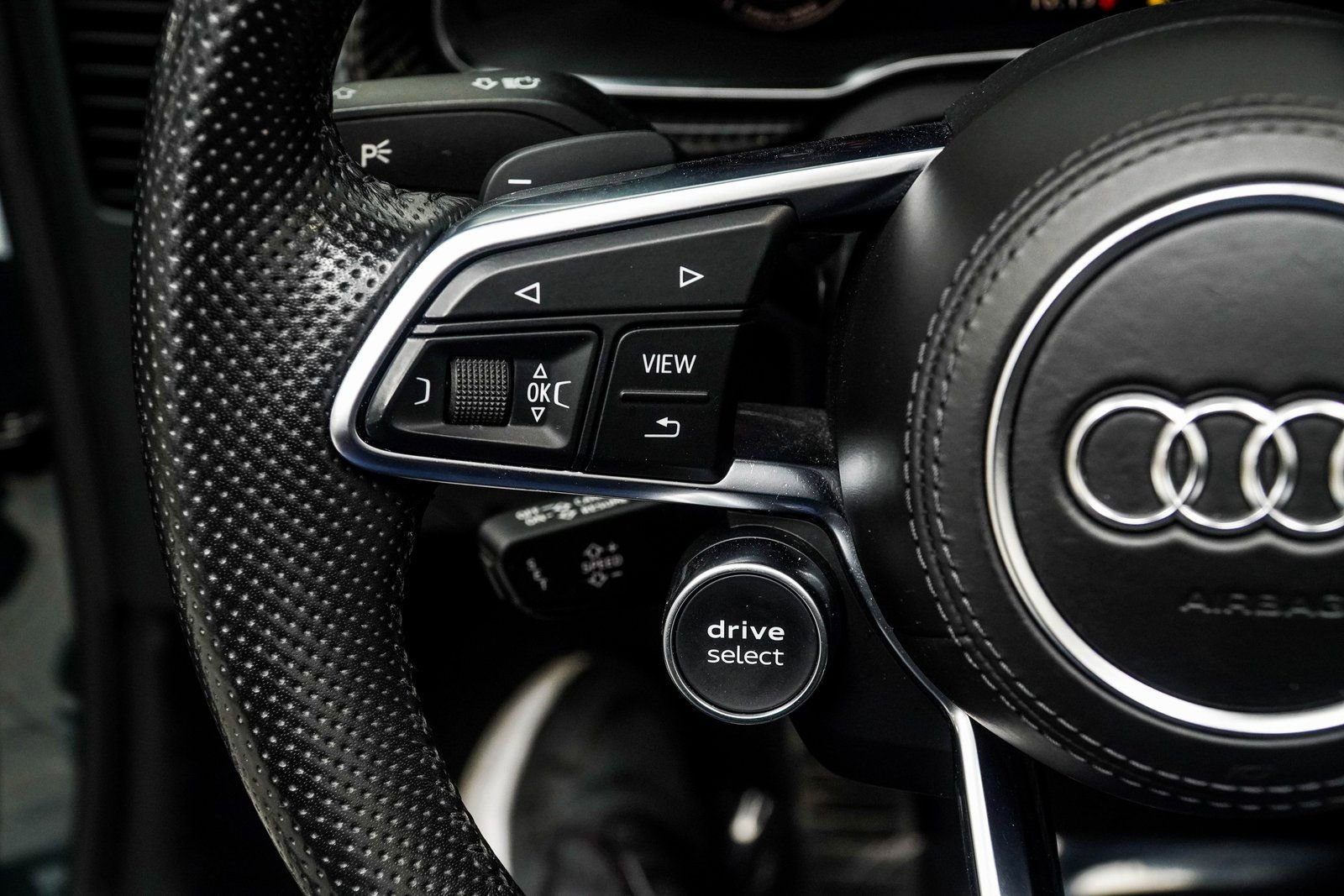 Used 2017 Audi R8 V10 w/ Carbon Exterior Package image 35