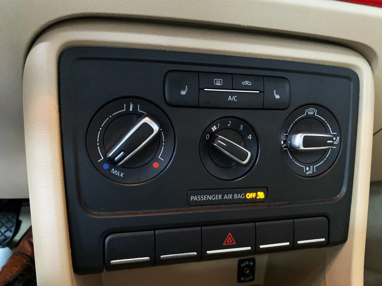 Used 2013 Volkswagen Beetle 2.5 image 16