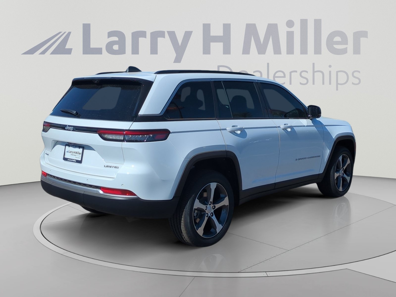New 2026 Jeep Grand Cherokee Limited w/ Luxury Tech Group II AWD/4WD image 5