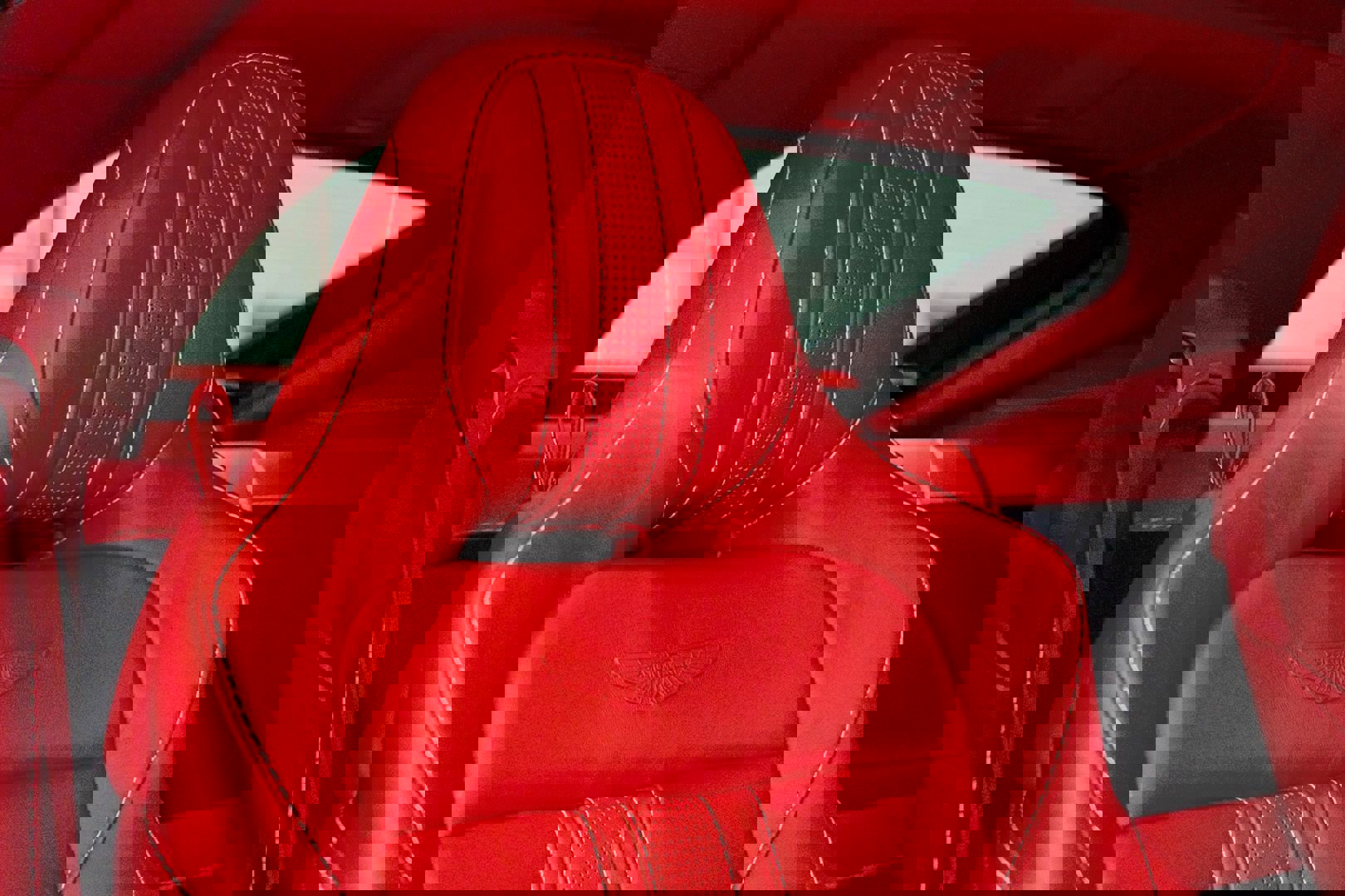 Used 2019 Aston Martin V8 Vantage Coupe image 31